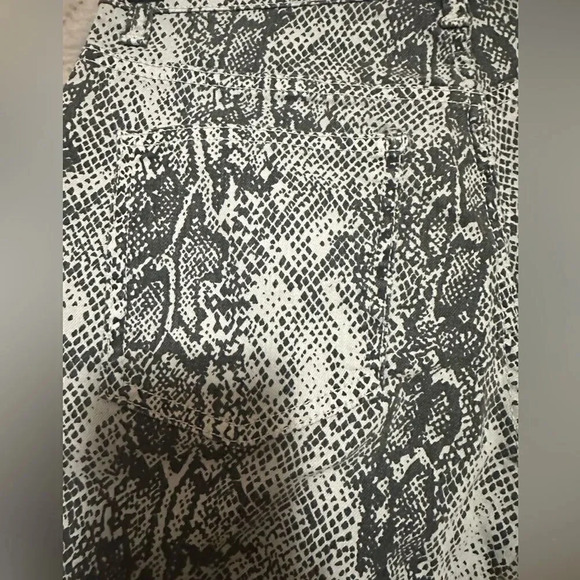 NWT- Nasty Gal Grey Snake Print Denim Straight Leg. US size 4. - Picture 9 of 13